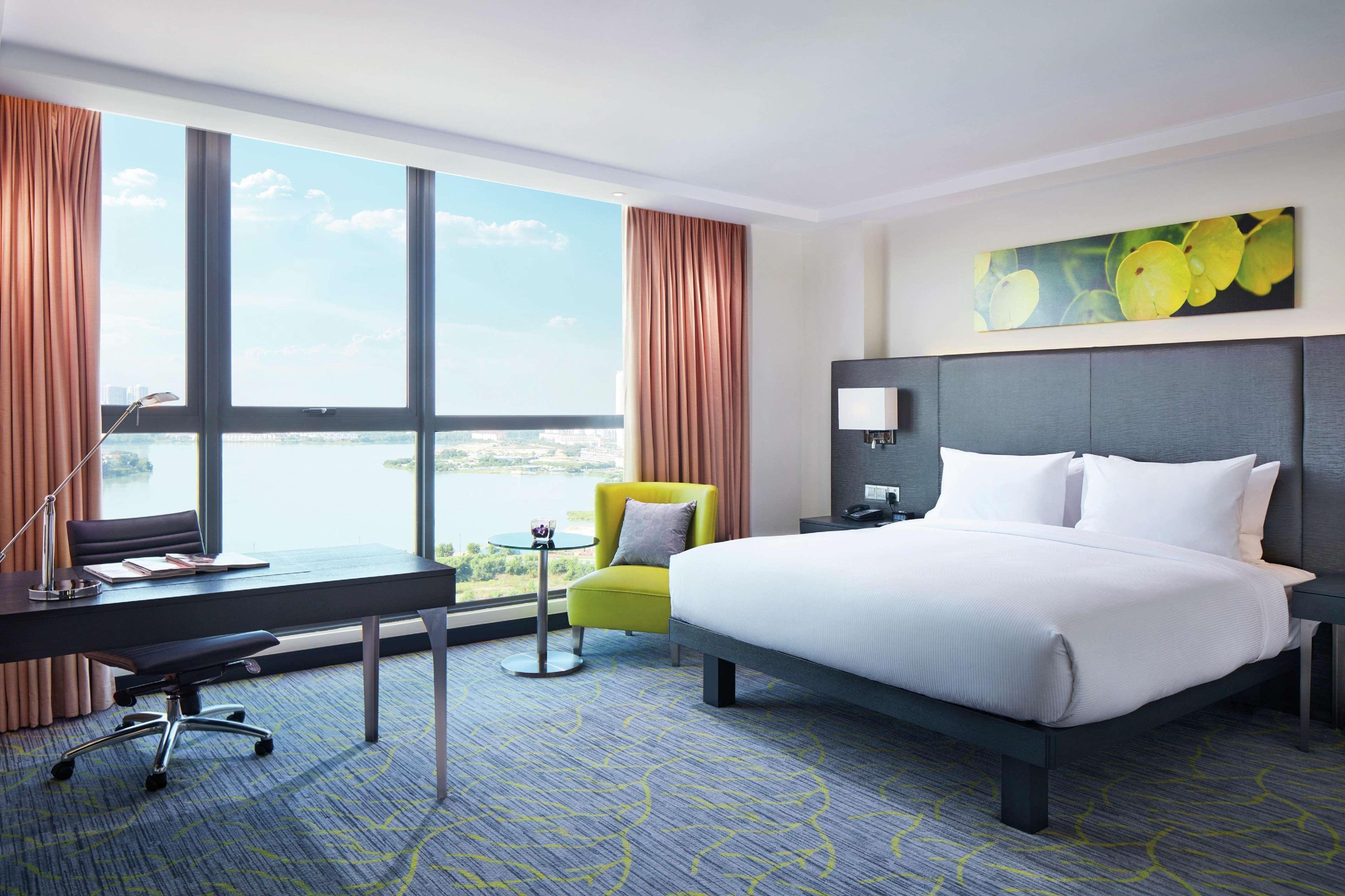 Hilton Garden Inn Пухонг Екстериор снимка