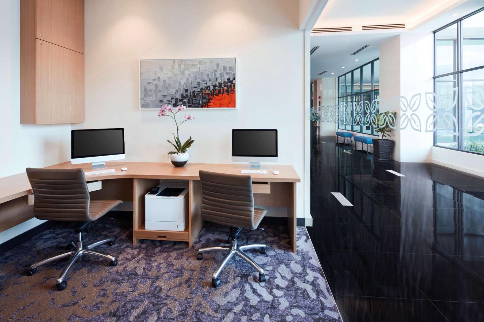Hilton Garden Inn Пухонг Екстериор снимка